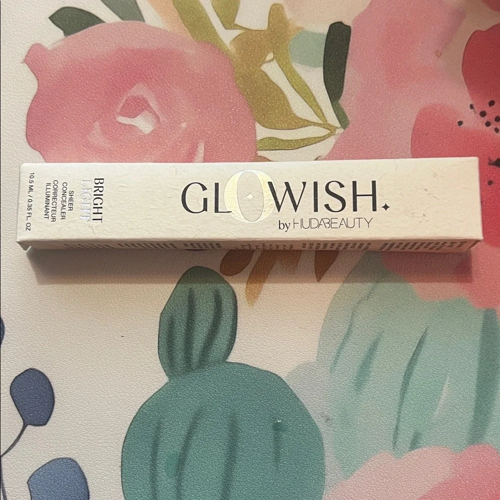 Huda Beauty GloWish Bright Light Hydrating Sheer Vegan Concealer Tan 08